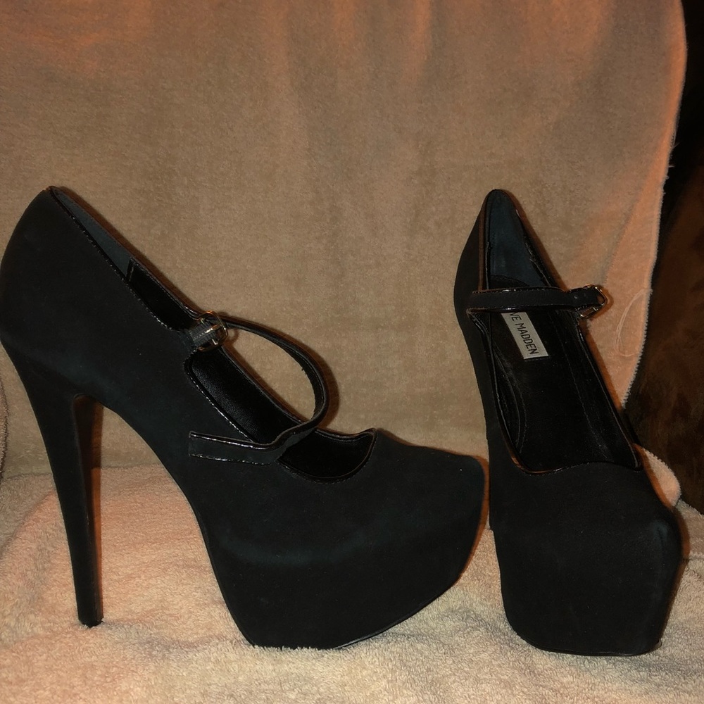 Steve Madden black suede platform pumps